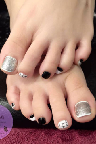 black and silver toe nail design black and silver toe nail design