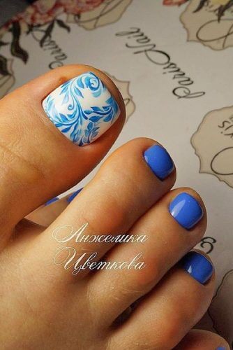 swirly blue toe nail design swirly blue toe nail design
