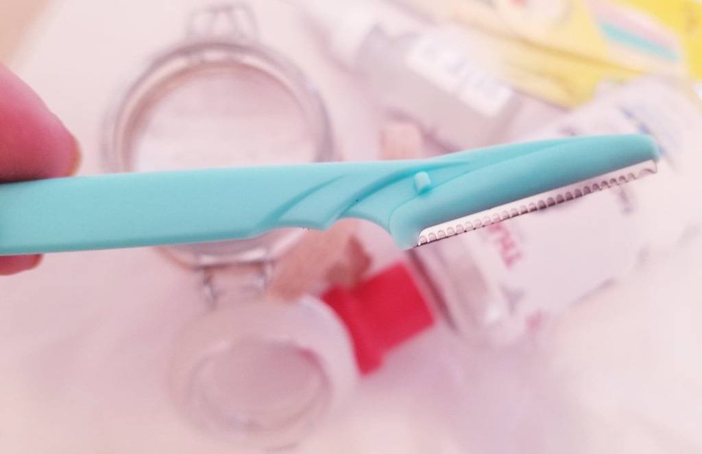 Tinkle Eyebrow Razor